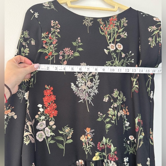 Zara Navy Floral Romper โ Size M โ Flowy, Chic & Comfy โ Perfect Condition - Picture 13 of 16